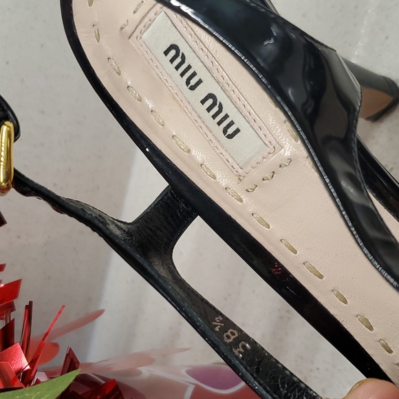 MIU MIU caged patent leather pumps (sz 8) - Picture 5 of 11